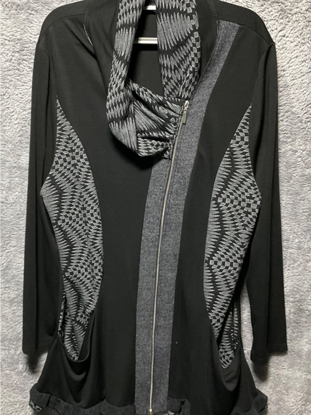 Unique Full Zip Tunic The Pyramid Collection Tunic/Jacket in Women’s size 2XL.